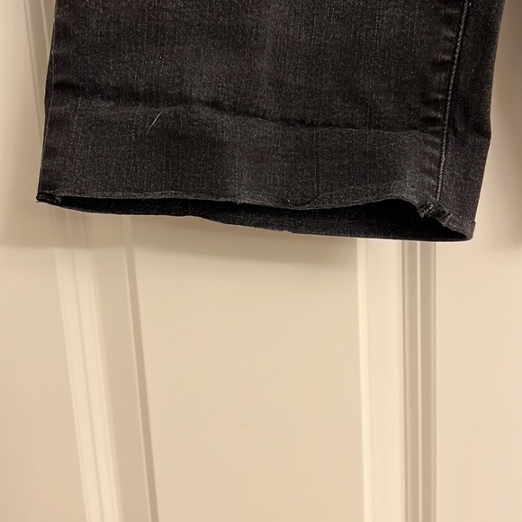 Levi’s ladies shorts - Picture 2 of 12